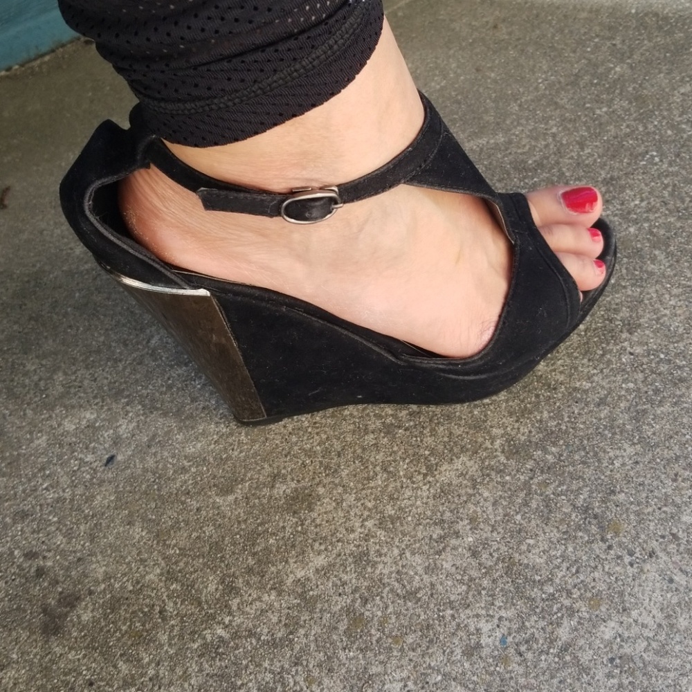 Shoes - Picture 7 of 8